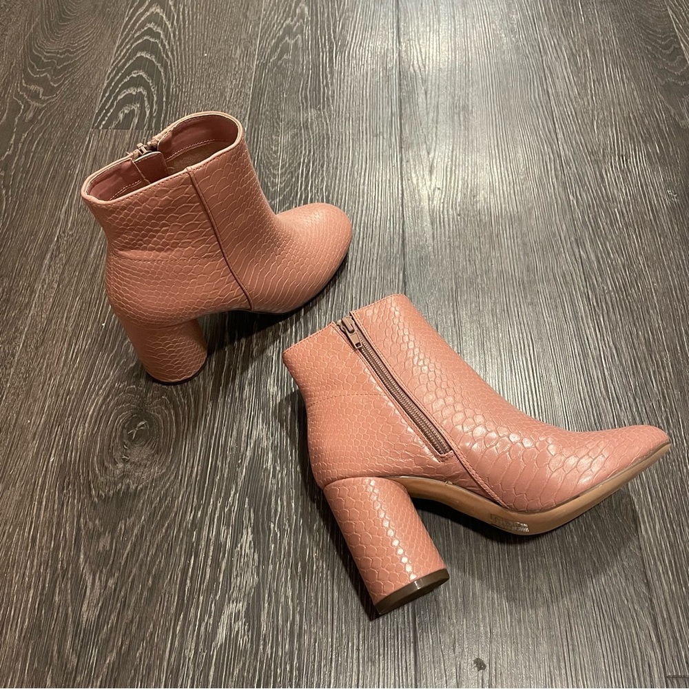 NEW w/o Box - UO Women’s Blush Faux Leather Block-Heel Booties